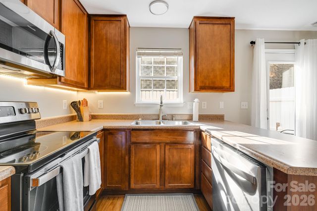 49 Farington Circle, Fletcher, NC 28732