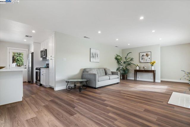 1154 Tilson Dr, Concord, CA 94520