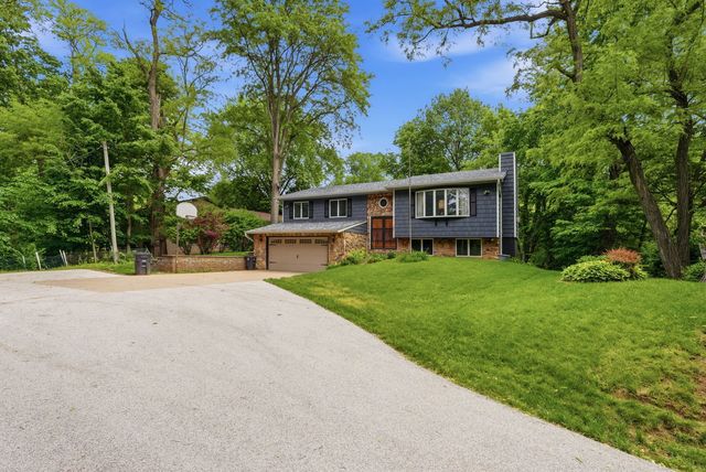 3001 2nd Street, Moline, IL 61265