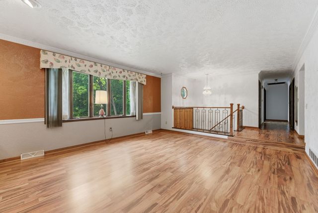3001 2nd Street, Moline, IL 61265