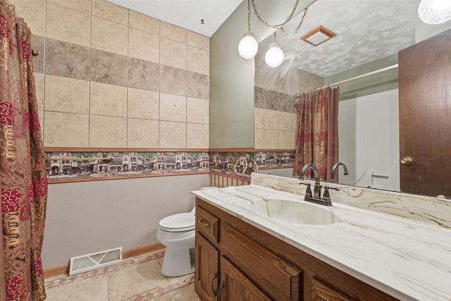 3001 2nd Street, Moline, IL 61265