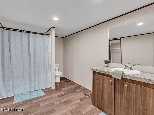 564 Quail Run Lane, Lafollette, TN 37766