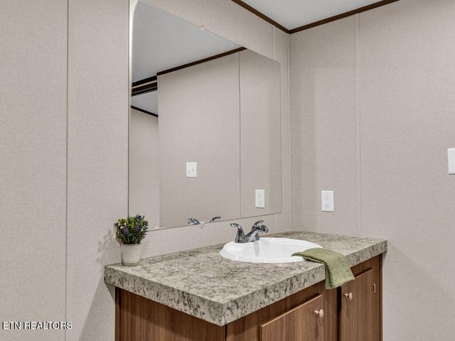 564 Quail Run Lane, Lafollette, TN 37766