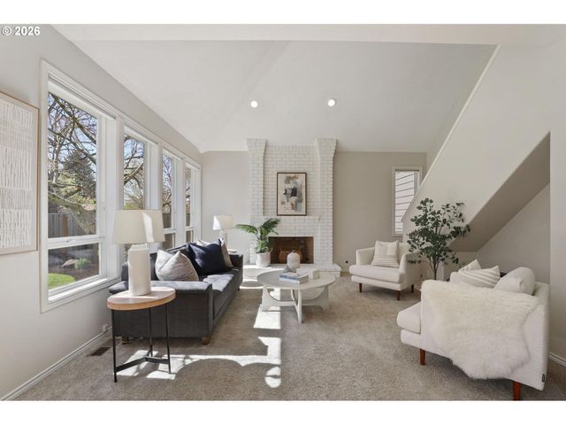 17650 Nw GILBERT Ln, Portland, OR 97229