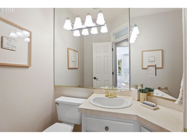 17650 Nw GILBERT Ln, Portland, OR 97229