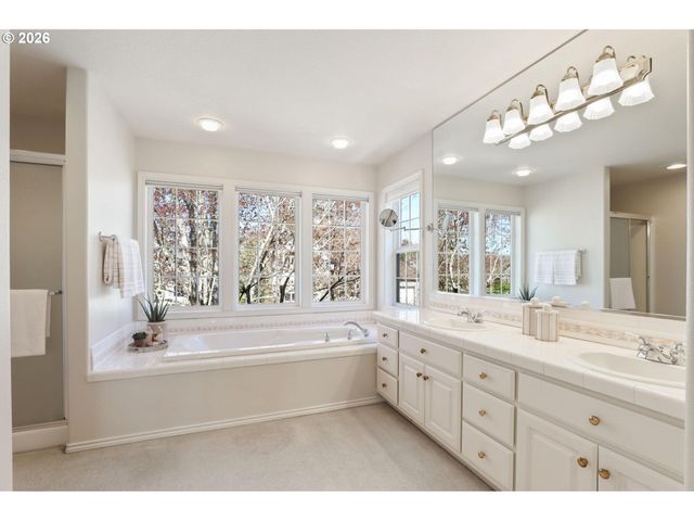 17650 Nw GILBERT Ln, Portland, OR 97229