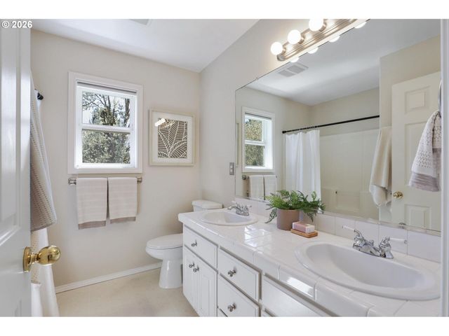 17650 Nw GILBERT Ln, Portland, OR 97229