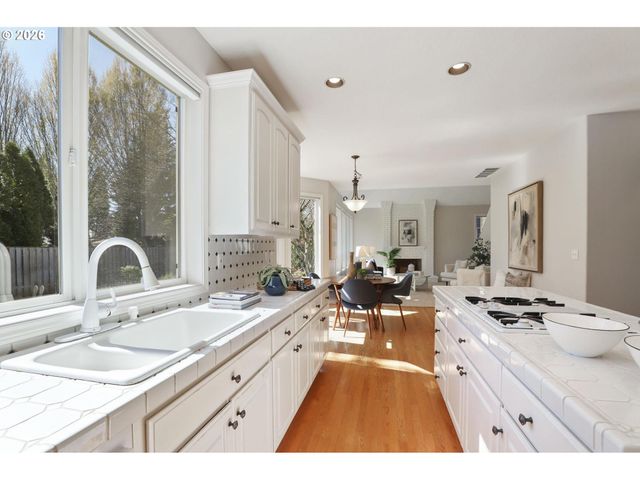 17650 Nw GILBERT Ln, Portland, OR 97229