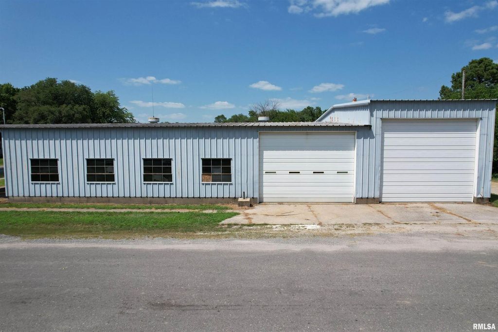 Image 1 of property listing at 1425 S LOCUST Street, Centralia, IL 62881