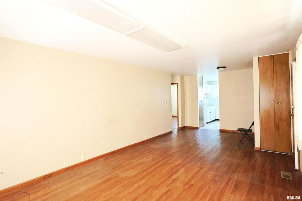 Image 15 of property listing at 1425 S LOCUST Street, Centralia, IL 62881