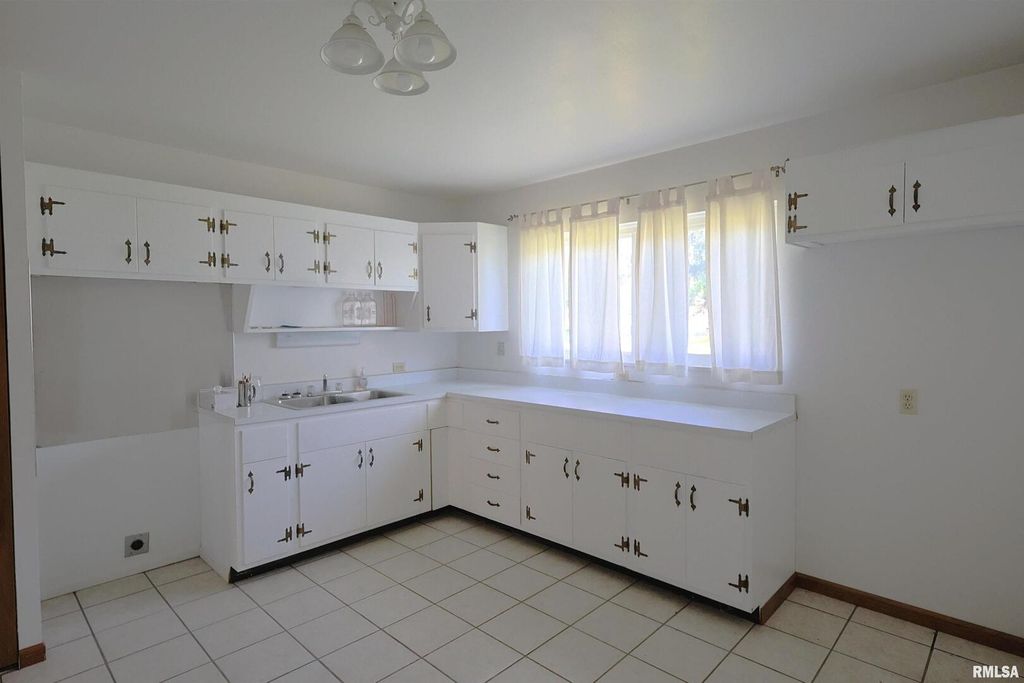 Image 17 of property listing at 1425 S LOCUST Street, Centralia, IL 62881