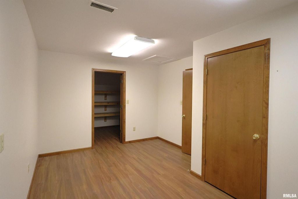 Image 18 of property listing at 1425 S LOCUST Street, Centralia, IL 62881