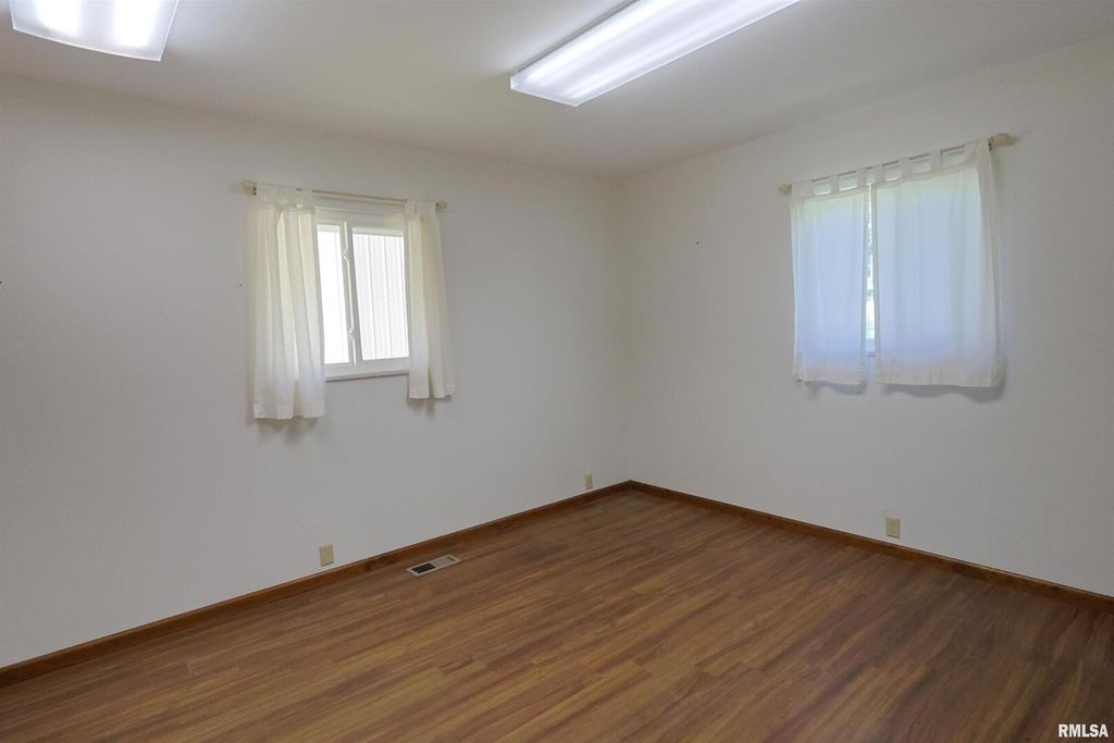 Image 20 of property listing at 1425 S LOCUST Street, Centralia, IL 62881