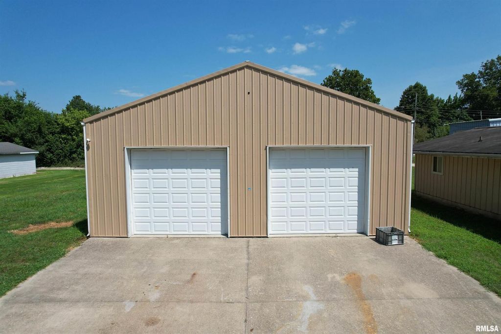 Image 25 of property listing at 1425 S LOCUST Street, Centralia, IL 62881