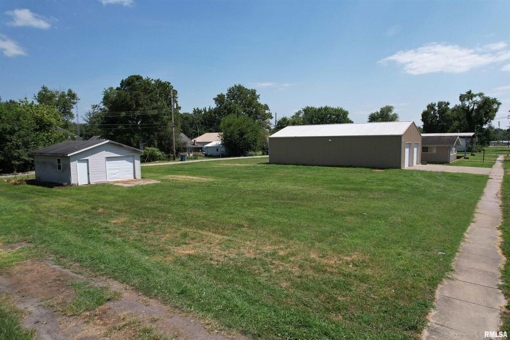 Image 27 of property listing at 1425 S LOCUST Street, Centralia, IL 62881