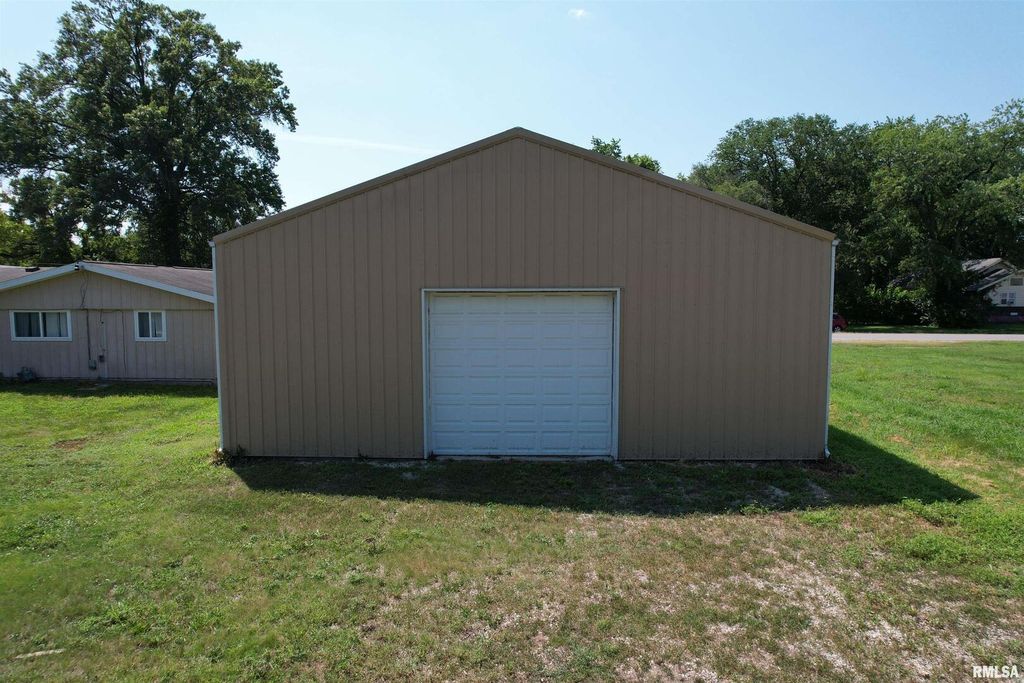 Image 29 of property listing at 1425 S LOCUST Street, Centralia, IL 62881