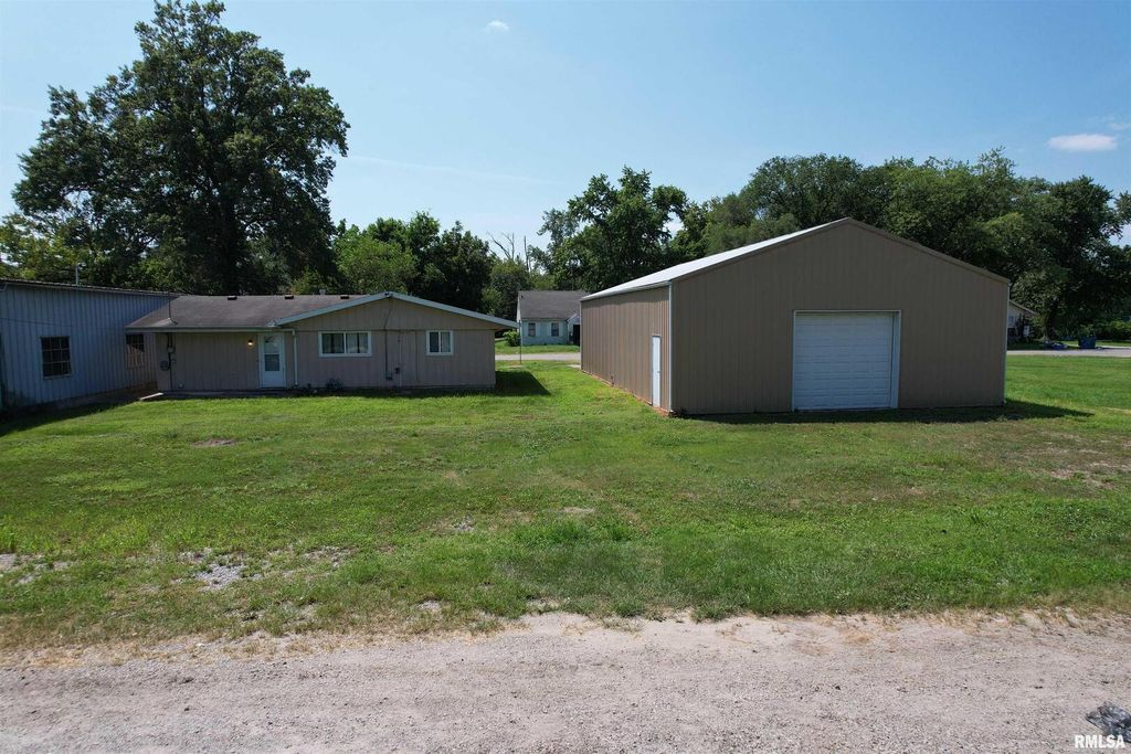 Image 30 of property listing at 1425 S LOCUST Street, Centralia, IL 62881