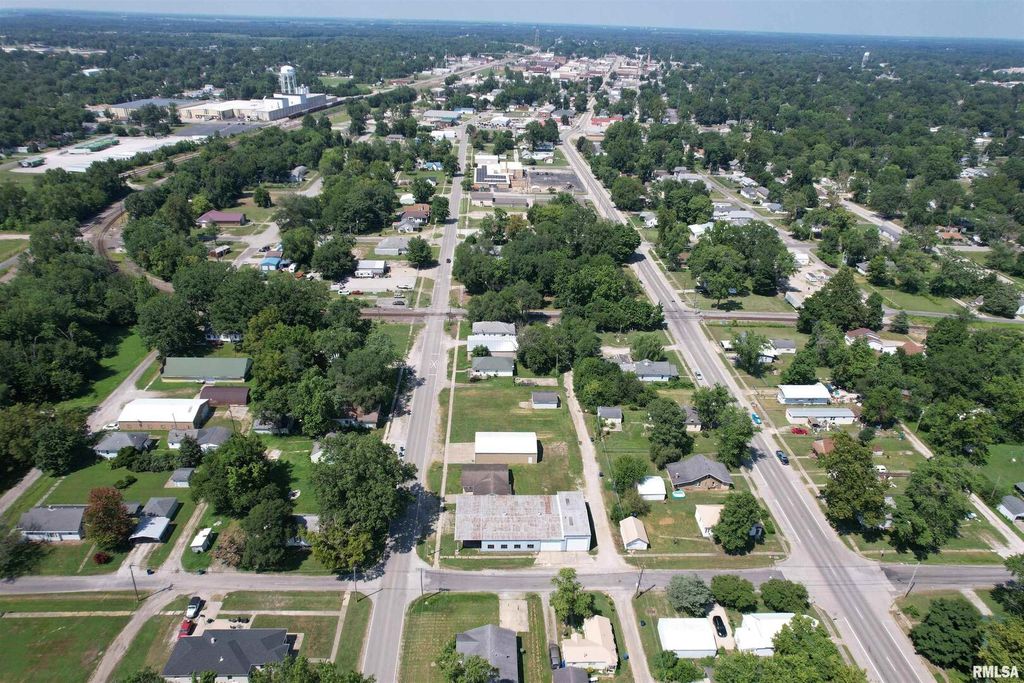 Image 34 of property listing at 1425 S LOCUST Street, Centralia, IL 62881