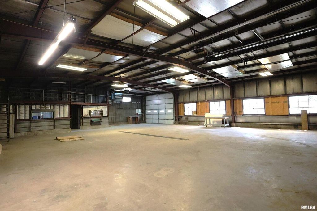 Image 6 of property listing at 1425 S LOCUST Street, Centralia, IL 62881