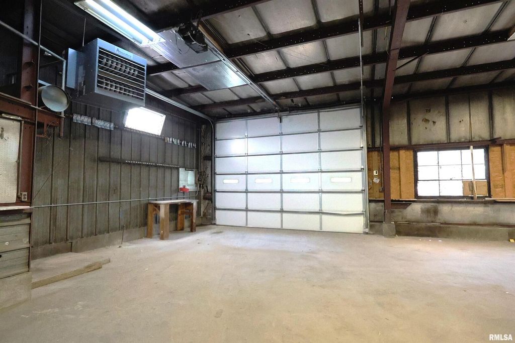 Image 7 of property listing at 1425 S LOCUST Street, Centralia, IL 62881