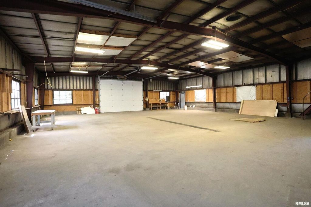 Image 8 of property listing at 1425 S LOCUST Street, Centralia, IL 62881