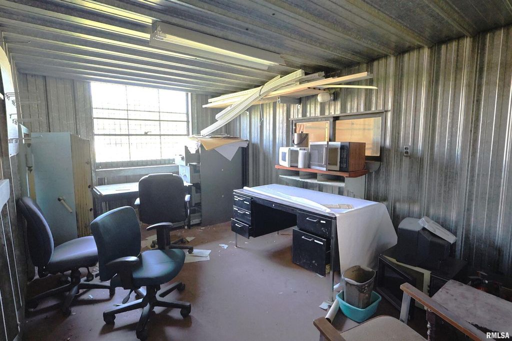 Image 9 of property listing at 1425 S LOCUST Street, Centralia, IL 62881