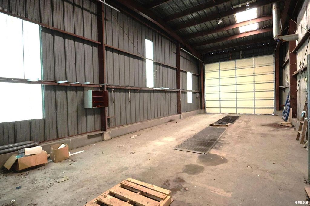 Image 10 of property listing at 1425 S LOCUST Street, Centralia, IL 62881