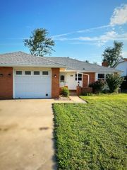 1012 W Linden Street, Rogers, AR 72756