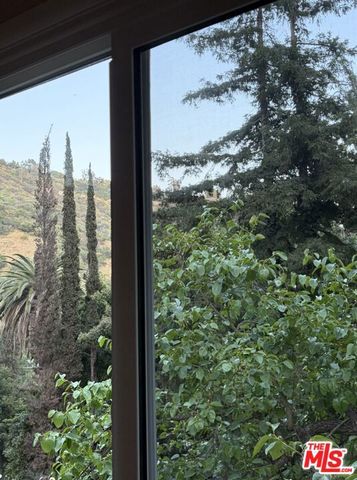 1552 Crater Lane, Los Angeles, CA 90077