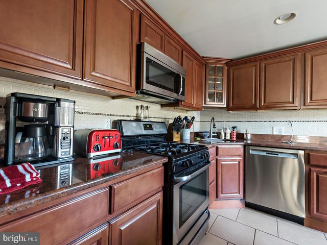 1025 E COLUMBIA AVE, Philadelphia, PA 19125