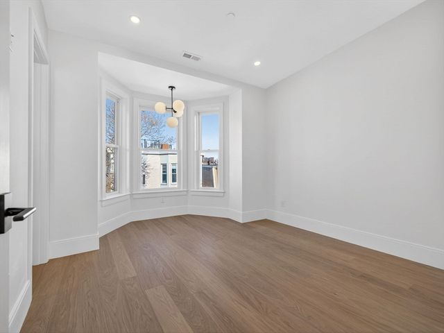 427 E 6th St 3, Boston, MA 02127