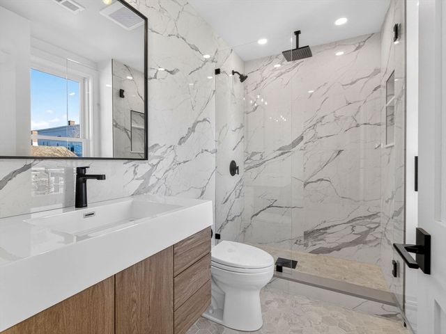 427 E 6th St 3, Boston, MA 02127