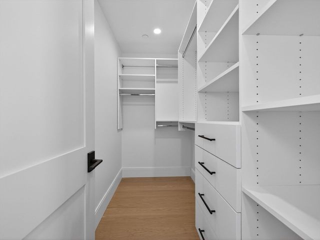 427 E 6th St 3, Boston, MA 02127