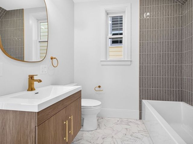 427 E 6th St 3, Boston, MA 02127