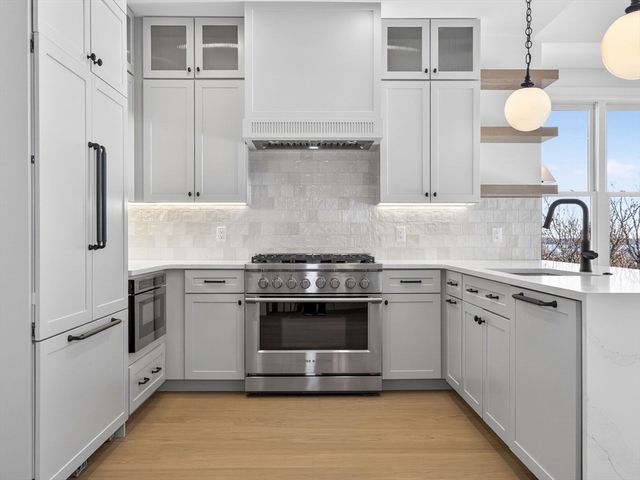 427 E 6th St 3, Boston, MA 02127