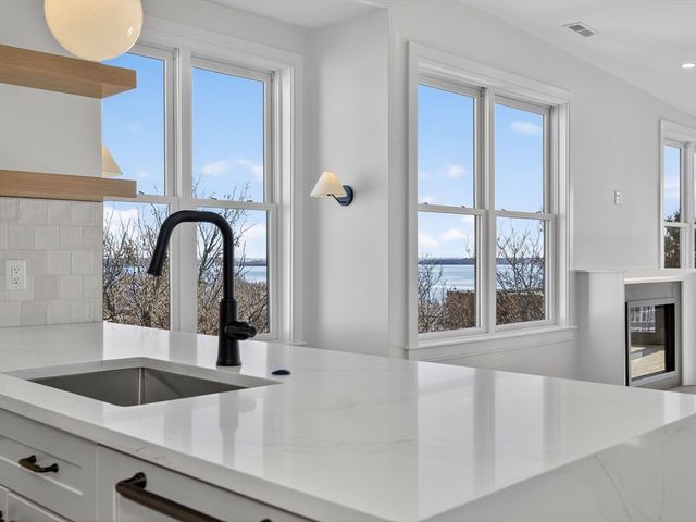 427 E 6th St 3, Boston, MA 02127