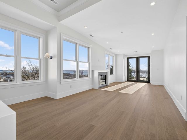 427 E 6th St 3, Boston, MA 02127