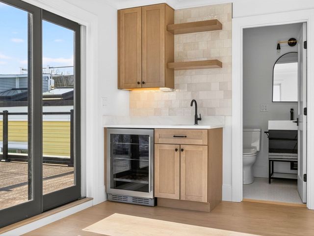 427 E 6th St 3, Boston, MA 02127