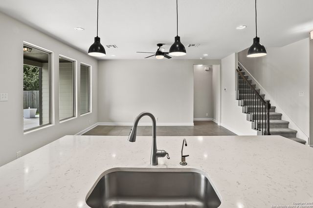377 Kilmarnock, Boerne, TX 78015