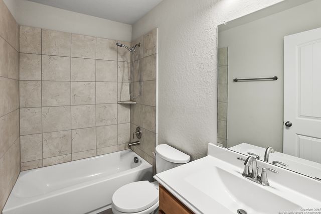377 Kilmarnock, Boerne, TX 78015