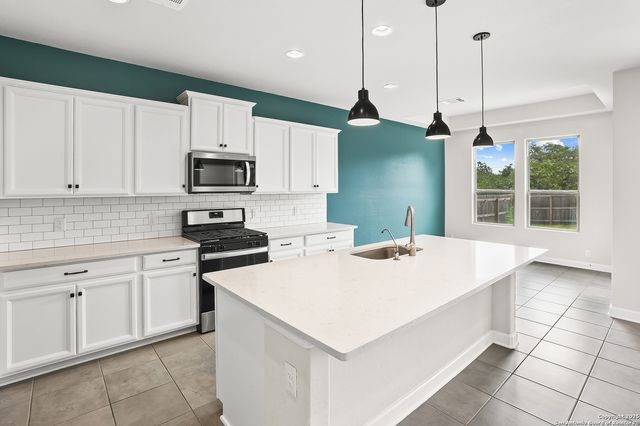 377 Kilmarnock, Boerne, TX 78015
