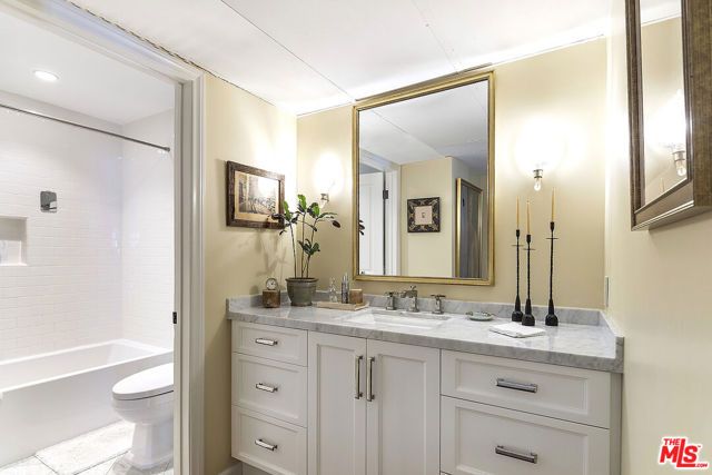 906 N Doheny Drive 510, West Hollywood, CA 90069