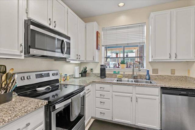 1741 Spyglass DR 2-102, Austin, TX 78746