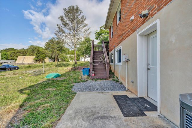 10640 Stewartsville RD, Vinton, VA 24179