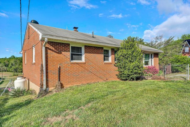 10640 Stewartsville RD, Vinton, VA 24179