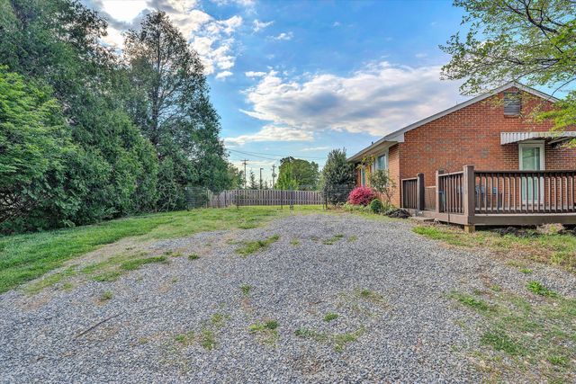 10640 Stewartsville RD, Vinton, VA 24179