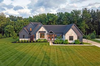 1077 Lale Point, Delaware, OH 43015