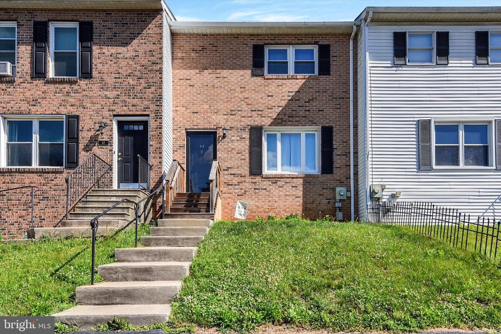 44 ROSE OF SHARON DR, Etters, PA 17319