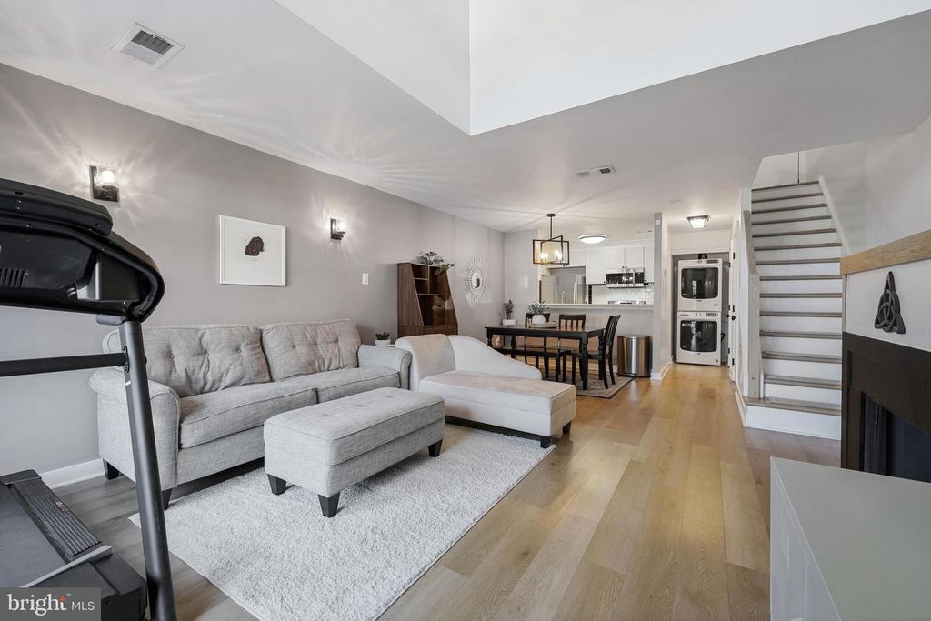 3971 EL SONETA PL #13, Alexandria, VA 22309