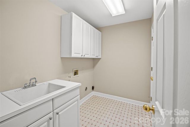 6029 Sharon Road, Charlotte, NC 28210